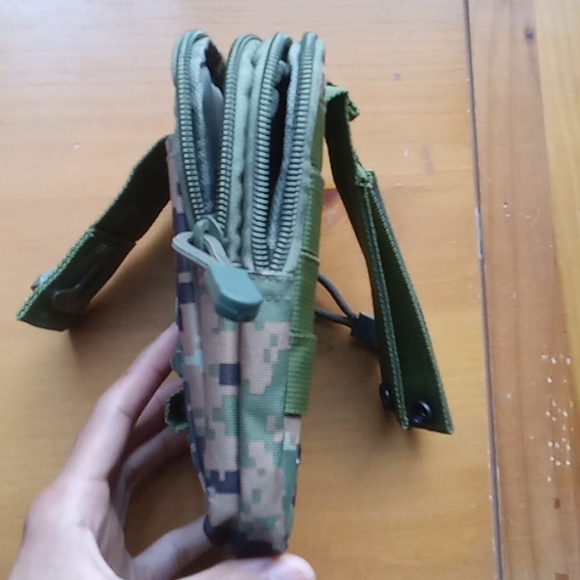 Military pouch, roughly ~ (7 1/4 in. Length), (5 in. Wide) - Picture 4 of 12